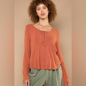 POL Ribbed Scoop Neck Henley Long Sleeve Knit Top Large Brick Orange boho loose